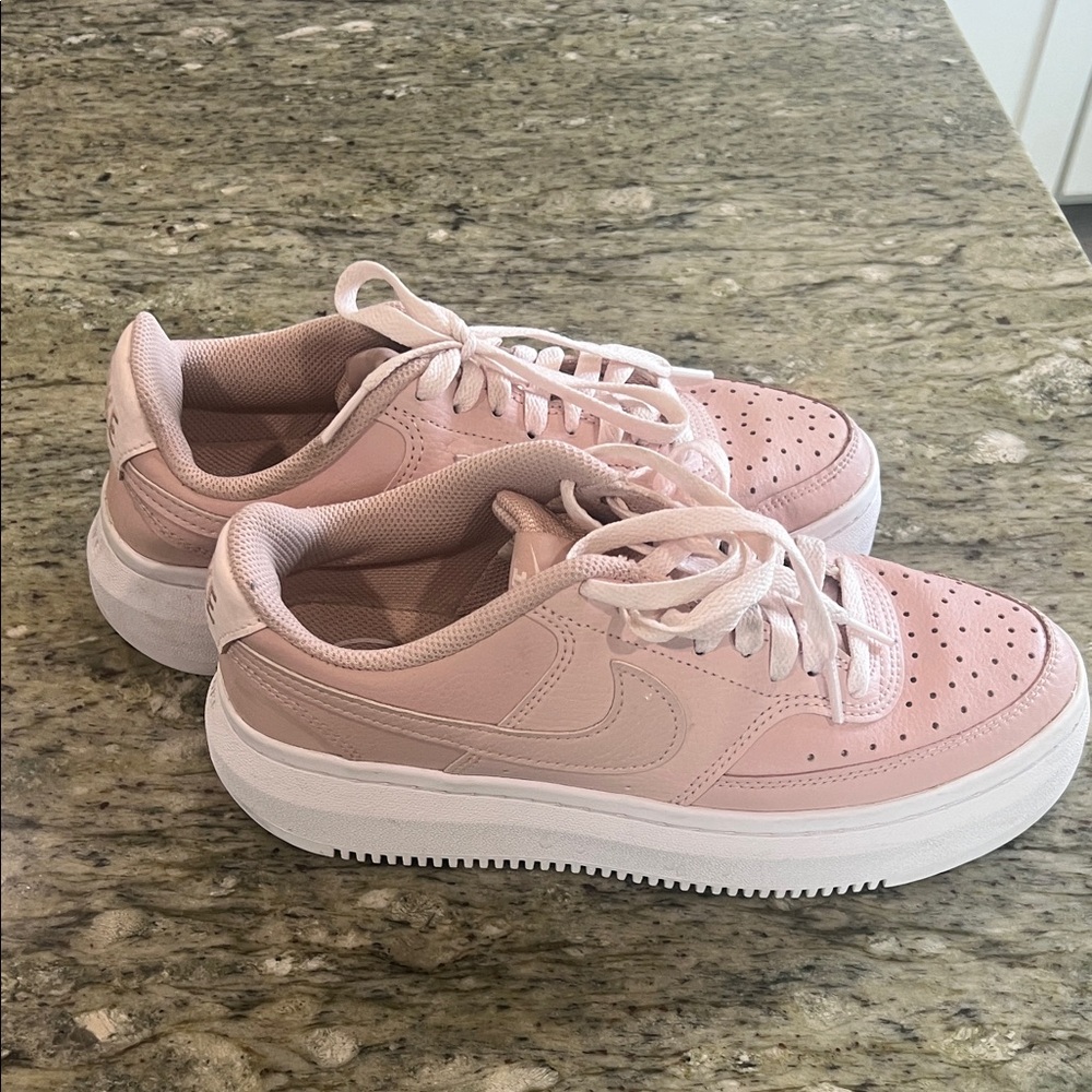 Nike Women's Air Force 1 Low Plt.Af.Orm 'Pink Oxford' size 8 - Picture 3 of 8
